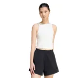 Top deportivo Adidas de canalé color blanco, con cuello redondo, diseño sin mangas y corte corto, con el logo sutil de la marca en el pecho.