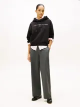 Buzo con capucha y cordón ajustable de Tommy Hilfiger, color negro, de corte amplio y hombros caídos con el logo de la marca bordado en el pecho.