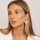 Aros colgantes de plata 925 con piedra de la luna y dije en forma de hoja calada.