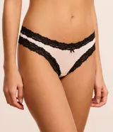 Kit de dos bombachas bikini de microfibra, una negra y otra blanca, con encaje en las sisas y moño decorativo.