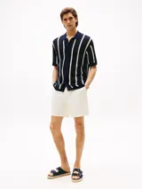 Sandalias Tommy Hilfiger de hombre color azul marino, con dos tiras de ajuste con hebilla plateada, plantilla de cuero y suela de yute y goma.