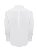 Camisa de vestir blanca de manga larga RKF, modelo Travel 360, con cuello abotonado y bolsillo frontal con logo bordado.