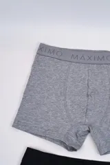 Pack de dos boxers de corte clásico en color negro, con cintura elástica personalizada con el nombre de la marca.