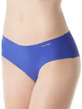 Bombacha hipster de microfibra color azul eléctrico, con bordes planos cortados a láser para un efecto invisible bajo la ropa. Presenta costura central en la parte trasera y logo estampado de Calvin Klein en la cadera.