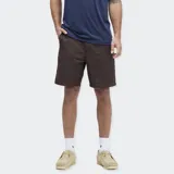 Bermuda color marrón con bolsillos laterales y traseros.