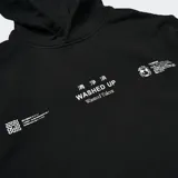 Hoodie Wasted Talent de color negro, con capucha y bolsillo canguro. Presenta estampados en color blanco en el pecho y a lo largo de la manga derecha.