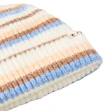 Gorro tipo beanie de lana con diseño de rayas horizontales en tonos crema, marrón y azul. Presenta una textura acanalada y una pequeña etiqueta lateral con el logo de la marca.