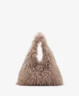 Bolso de mano de efecto pelo en color tostado, con diseño triangular, asa de hombro integrada y detalle de aro metálico frontal.