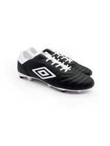 Championes de fútbol Umbro modelo Touch FG, color negro con detalles en turquesa. Presentan el logo de la marca en el lateral y suela con tapones para terreno firme.