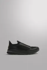 Zapatilla deportiva sin cordones Zara Athleticz de trail running, color negro, con parte superior de tejido de punto transpirable, refuerzos Shield Protect Max en puntera y talón, y entresuela Spume Foam.