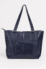 Cartera tote de cuero vacuno negro con acabado de aspecto envejecido. Cuenta con doble asa de hombro, costuras verticales decorativas, detalle de borla colgante con flecos y cierre superior.