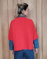 Sweater celeste de lana lambswool con cuello redondo y mangas 3/4.