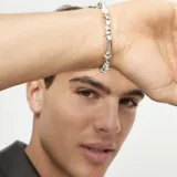 Pulsera de bolas plateadas con cuentas de cristal de Murano color marfil.