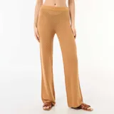 Pantalón de playa de punto croché color marrón tostado, de corte recto y holgado, ideal para usar sobre el traje de baño.