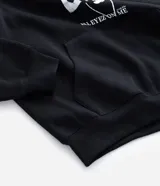Hoodie negro de corte holgado con capucha y bolsillo frontal tipo canguro. Presenta una estampa fotográfica de Tupac Shakur en el pecho con el texto 'Tupac' y 'All Eyez On Me'.