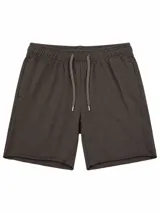 Short de felpa color marrón chocolate, con cintura elástica y cordón ajustable a tono con punteras metálicas. Presenta bolsillos laterales y terminación sin dobladillo en las piernas.