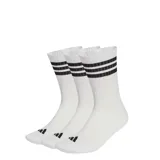 Pack de tres pares de medias deportivas Adidas de caña media, color blanco con tres rayas horizontales negras en el puño y logo de la marca en la puntera.