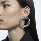 Aros de aro Swarovski con cristales transparentes talla pera engarzados en metal con baño de rodio.