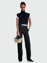 Bolso Longchamp modelo Le Pliage Collection XS, color beige con detalles en azul marino y logo "Go Mile" estampado en verde.