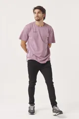 Pantalón de jean skinny negro con bolsillos delanteros y traseros.