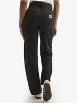 Pantalón de corte recto confeccionado en pana color bordó, con cierre frontal y bolsillos laterales.