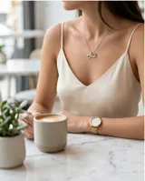Dije de plata 925 con diseño de símbolo de infinito y la palabra Love grabada, decorado con circonias engastadas.