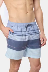 Short de baño de microfibra con rayas horizontales en tonos azul y celeste.