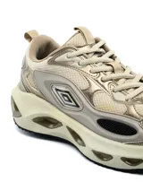 Championes deportivos Wilok Umbro de hombre, color negro, con diseño chunky, capellada de malla transpirable con apliques sintéticos y suela robusta con detalles esculpidos.