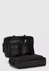 Mochila de viaje color verde militar con múltiples compartimentos y correas ajustables.