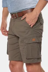 Bermuda cargo azul marino confeccionada en 98% algodón y 2% spandex, con bolsillos laterales.