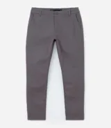 Pantalón skinny negro de sarga con elastano, estilo social, con cierre de botón y cremallera, y cintura con trabillas.