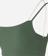 Top deportivo Get Over de microfibra acanalada color verde militar, con diseño de un solo hombro, escote recto y breteles finos en contraste.