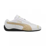 Championes Puma Speedcat LTH de perfil bajo, color blanco con detalles en dorado y suela negra. Diseño inspirado en el automovilismo con el logo de la marca en el lateral y la lengüeta.
