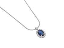 Collar de plata 925 con dije ovalado con cristal azul zafiro rodeado de circonias.