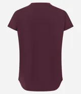 Remera deportiva de microfibra texturizada color marrón, con mangas cortas y recortes en los laterales.
