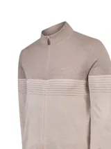 Sweater de punto RKF modelo Amalfi, en tonos beige y tostado, con cuello alto, cierre frontal completo y detalle de franjas horizontales en el pecho y las mangas.
