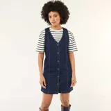 Vestido corto de jean azul oscuro, sin mangas, con escote en V y cierre frontal de botones metálicos.