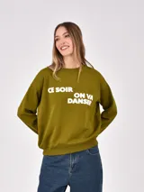 Buzo de cuello redondo y manga larga en color gris melange, con estampa frontal gráfica que incluye la palabra Oxford, la silueta de un perro salchicha y texto decorativo.