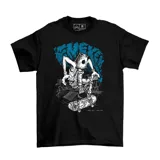 Remera negra de manga corta con estampado gráfico en el frente que ilustra a un personaje en monopatín.