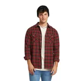 Camisa a cuadros manga larga color rojo, con dos bolsillos frontales con solapa abotonada y cuello clásico.