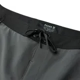 Short de baño Roark Passage de color gris, con cintura elástica y cordón de ajuste en color negro.