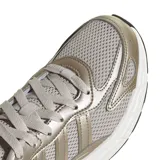 Championes Adidas modelo Eclyptix 2000 W, de diseño deportivo con combinación de malla y revestimientos metalizados en tonos beige y bronce. Presentan entresuela amortiguada y suela de goma resistente.