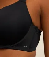 Soutien básico color piel, con relleno y base reforzada, de microfibra.