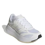 Championes urbanos Adidas modelo Adirok, color blanco, con tecnología Cloudfoam en la entresuela para mayor amortiguación. Presentan un diseño de malla transpirable con refuerzos sintéticos y las icónicas tres tiras de la marca en los laterales.