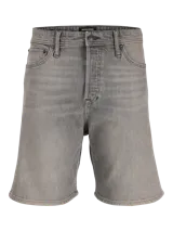 Bermuda de jean de calce relajado color gris, confeccionada en denim de algodón con elasticidad.