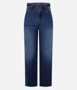 Pantalón recto cropped de jeans con terminación deshilachada y cinturón con hebilla.