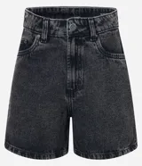 Short de jean negro con tiro alto, corte mom, bolsillos delanteros y traseros.