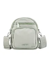 Bandolera de lona color verde menta, con diseño compacto de dos compartimentos frontales con cierre. Incluye correa ajustable con logo de la marca estampado y logo metálico en la parte inferior.