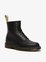 Botas Dr. Martens modelo 1460, de 8 ojetes, color negro, fabricadas con material sintético vegano Felix Rub Off.