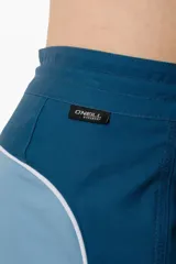 Short de baño técnico O'Neill Why2k de diseño bicolor en tonos azul y celeste, con cordón de ajuste blanco en la cintura y el nombre de la marca impreso en la pierna.